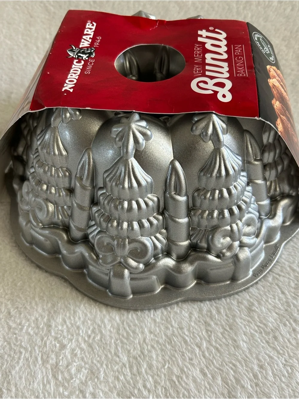 Nordic Ware Christmas Tree Bundt Pan Holiday Baking 10 Cup Very Merry New NIP